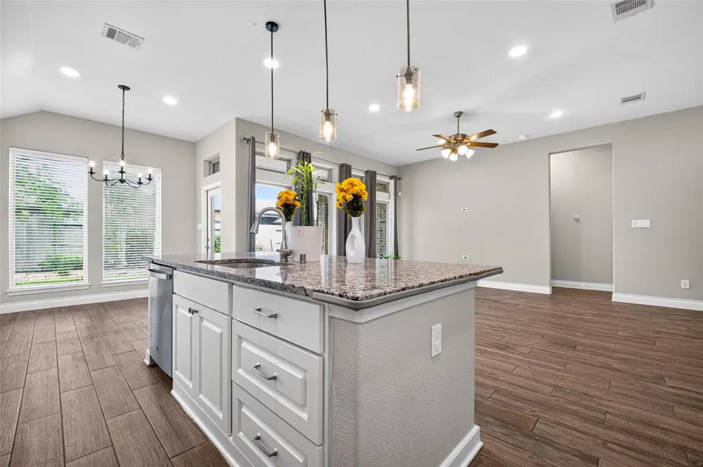 2232 Blackhawk Ridge Lane Manvel, TX 77578