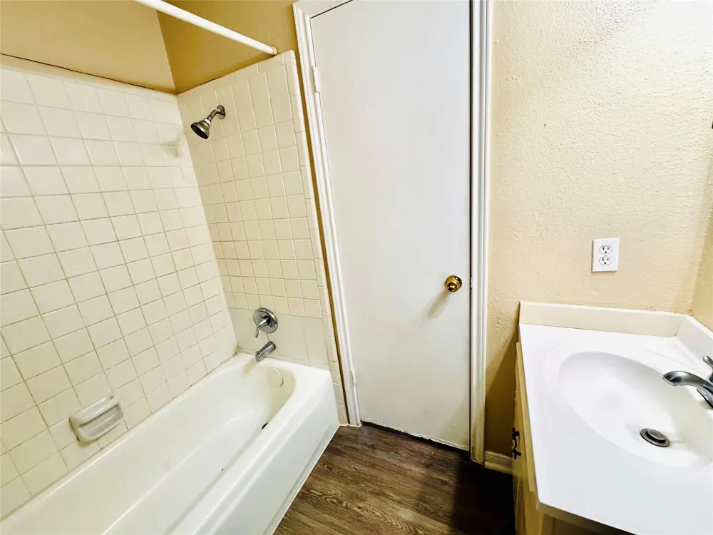 2523 Woodbough Drive Houston, TX 77038