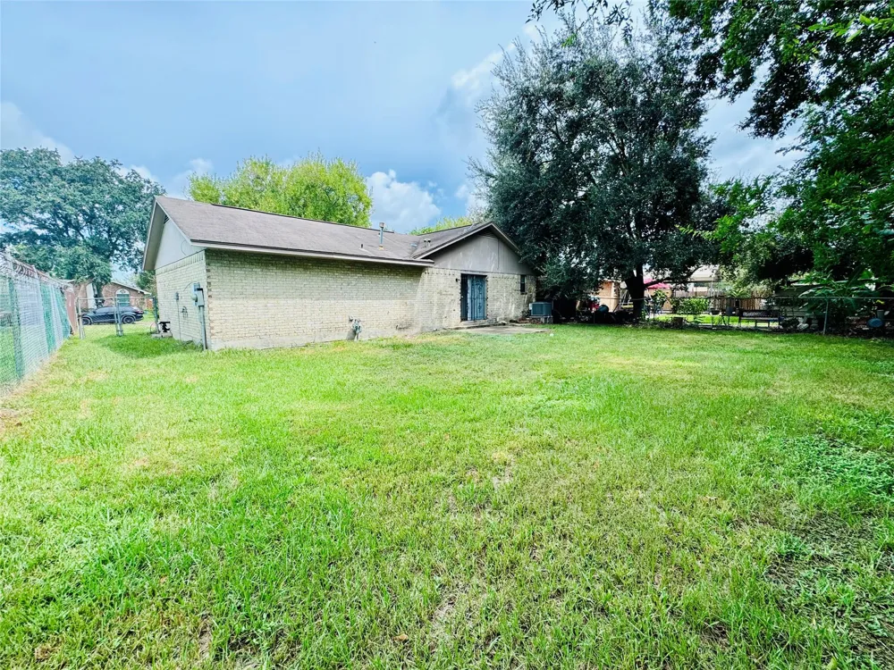 2523 Woodbough Drive Houston, TX 77038