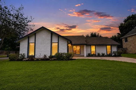2903 Pepperwood