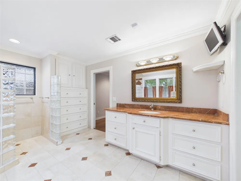814 James Street Deer Park, TX 77536