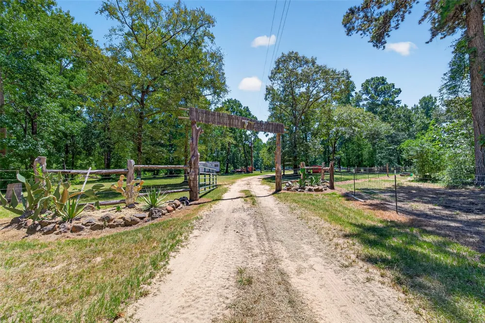 9846 Post Oak Cemetery Road Montgomery, TX 77356
