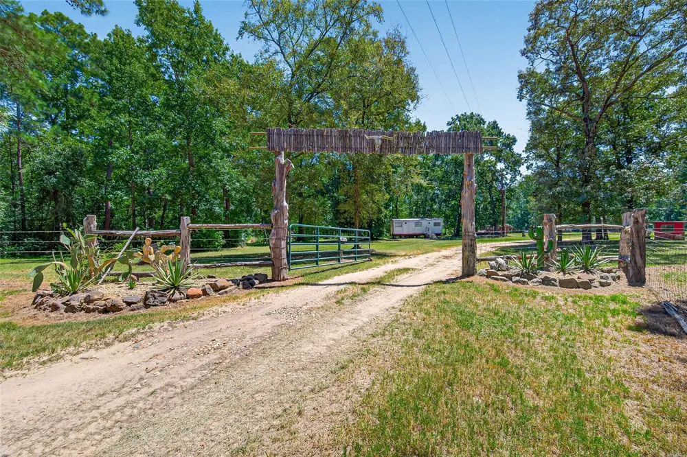 9846 Post Oak Cemetery Road Montgomery, TX 77356