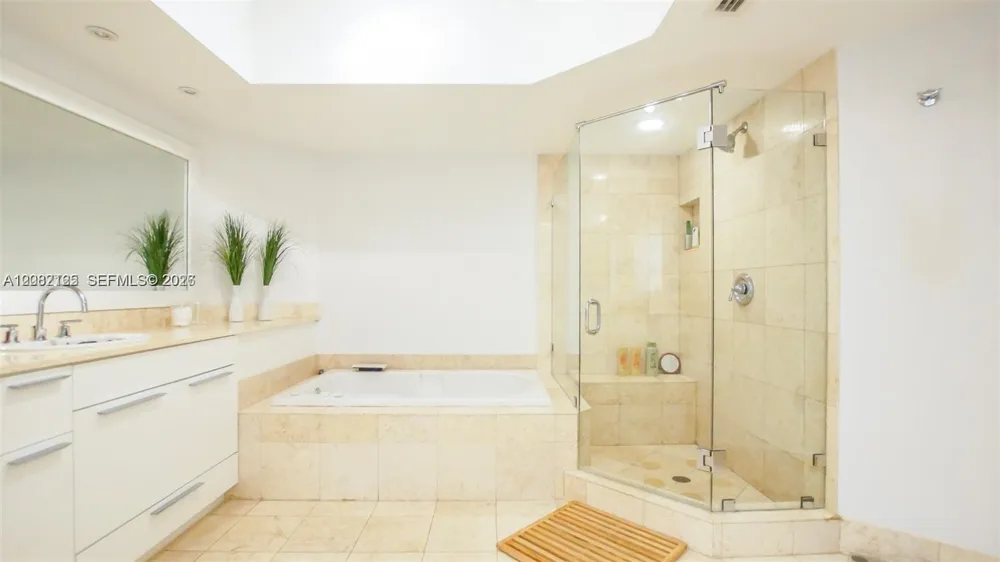 21055 Yacht Club Dr #510 Aventura, FL 33180