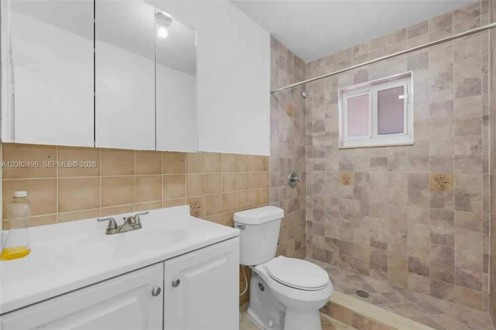 1284 W 44th Pl #3 Hialeah, FL 33012