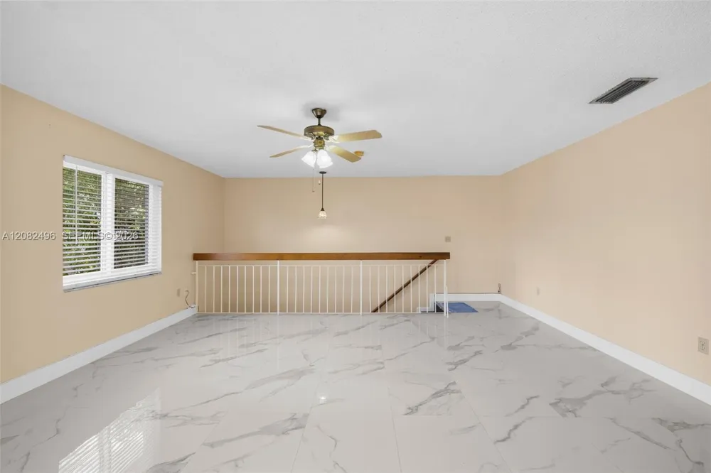 1284 W 44th Pl #3 Hialeah, FL 33012