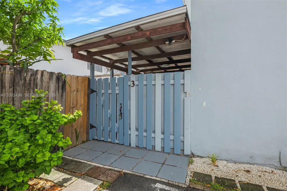 1284 W 44th Pl #3 Hialeah, FL 33012