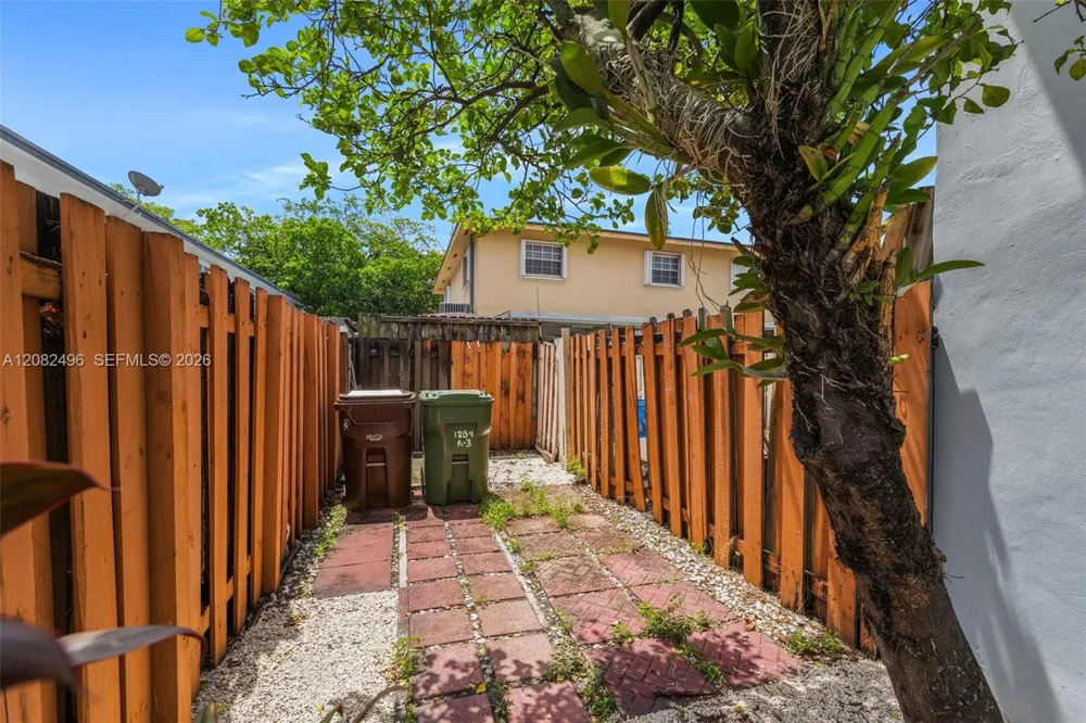 1284 W 44th Pl #3 Hialeah, FL 33012