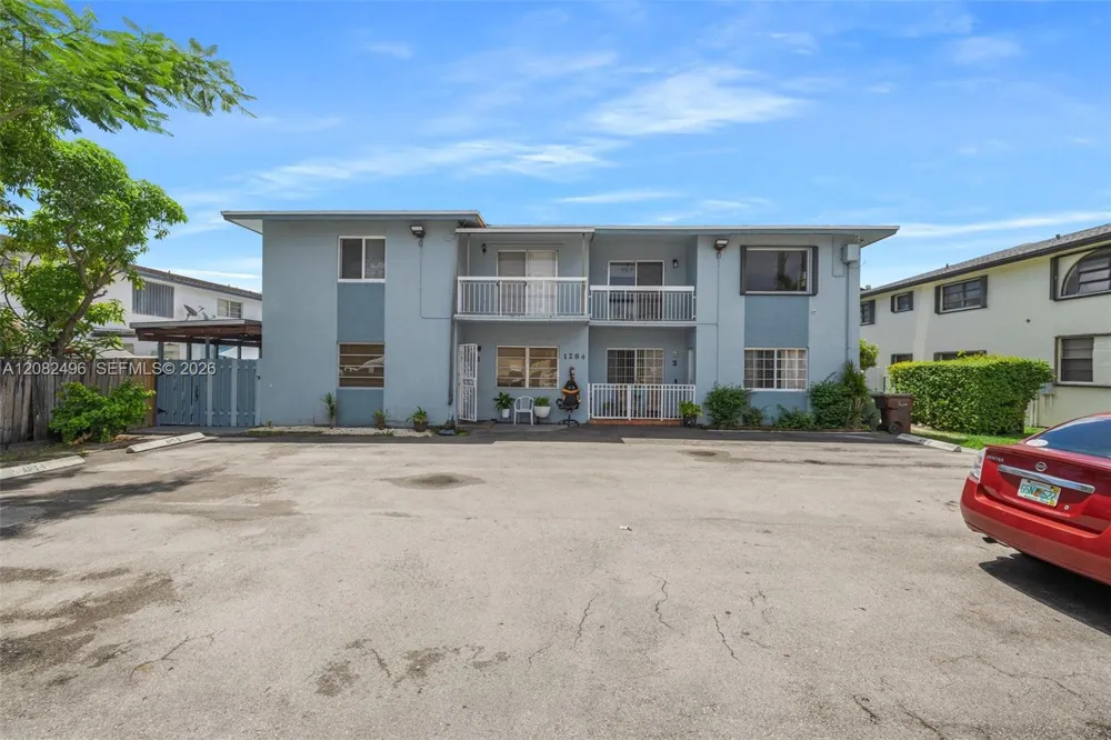 1284 W 44th Pl #3 Hialeah, FL 33012