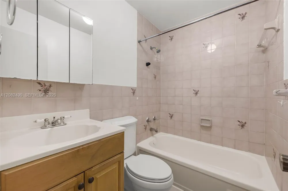 1284 W 44th Pl #3 Hialeah, FL 33012