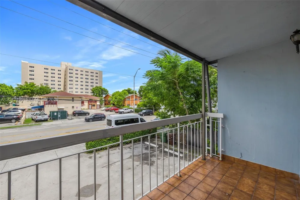 1284 W 44th Pl #3 Hialeah, FL 33012