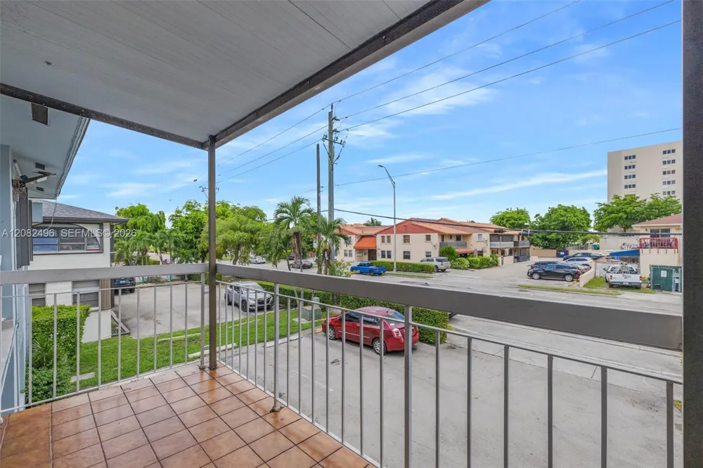 1284 W 44th Pl #3 Hialeah, FL 33012