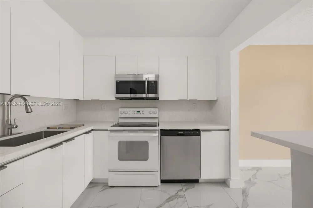 1284 W 44th Pl #3 Hialeah, FL 33012