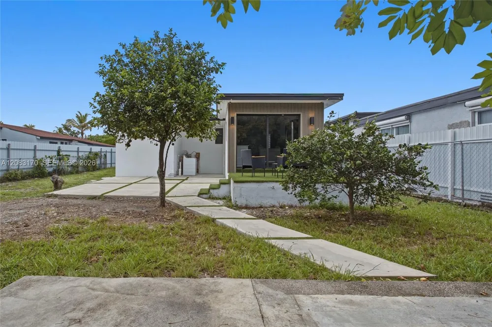 1260 NE 155th St North Miami Beach, FL 33162
