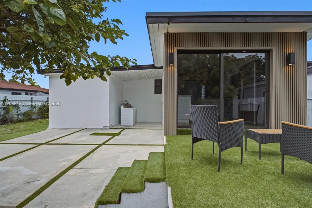 1260 NE 155th St North Miami Beach, FL 33162