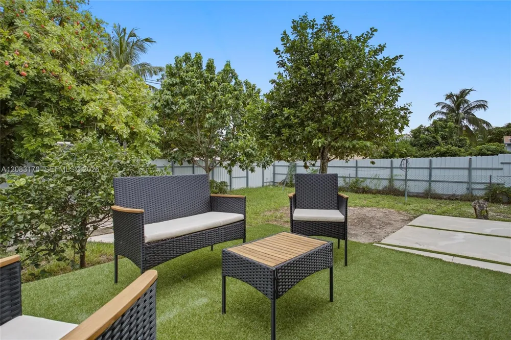 1260 NE 155th St North Miami Beach, FL 33162