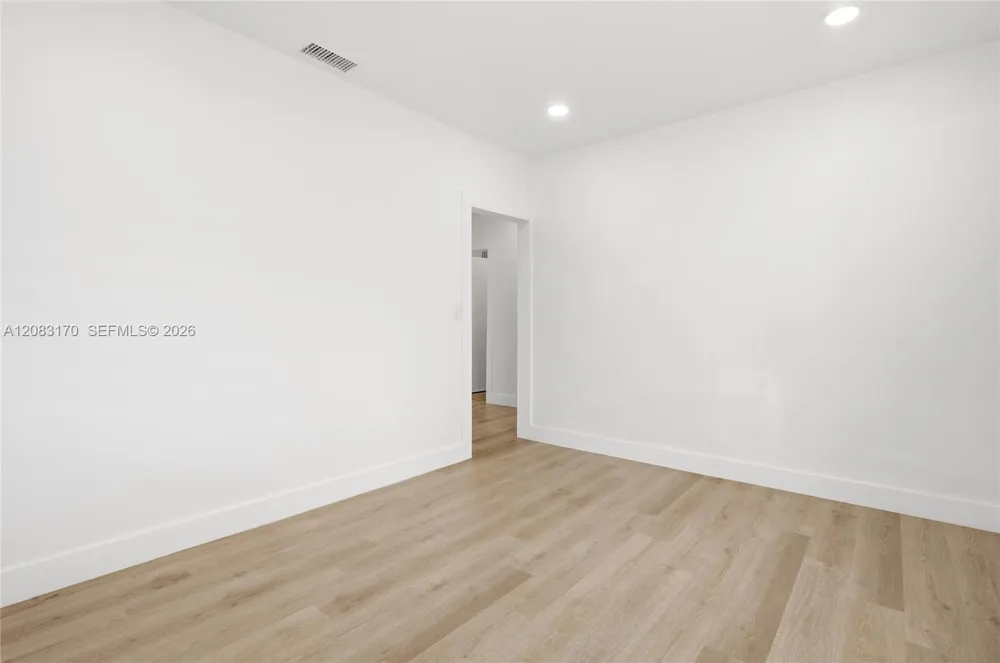 1260 NE 155th St North Miami Beach, FL 33162
