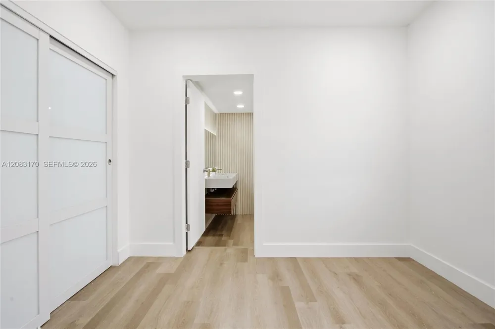 1260 NE 155th St North Miami Beach, FL 33162