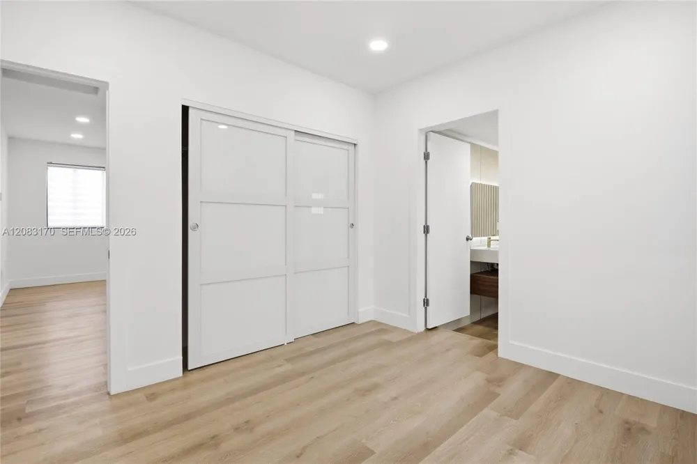 1260 NE 155th St North Miami Beach, FL 33162