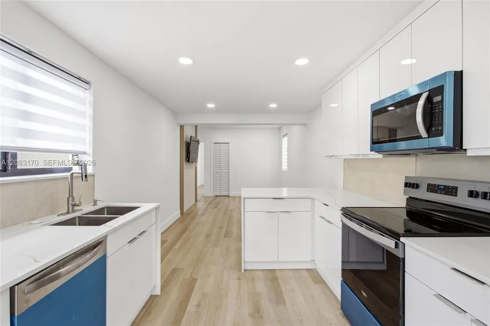 1260 NE 155th St North Miami Beach, FL 33162