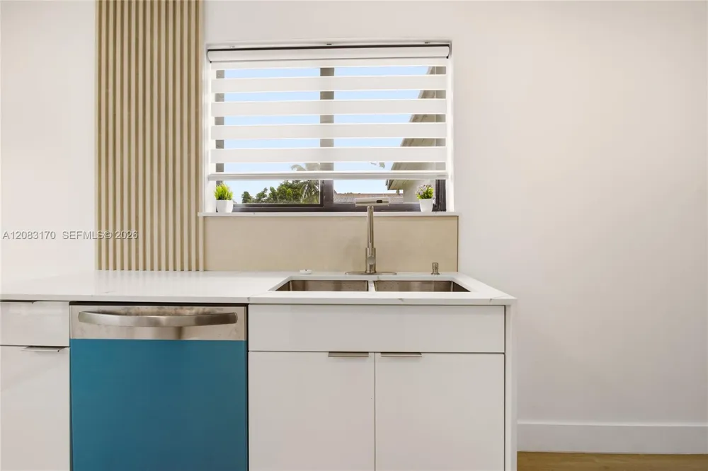 1260 NE 155th St North Miami Beach, FL 33162