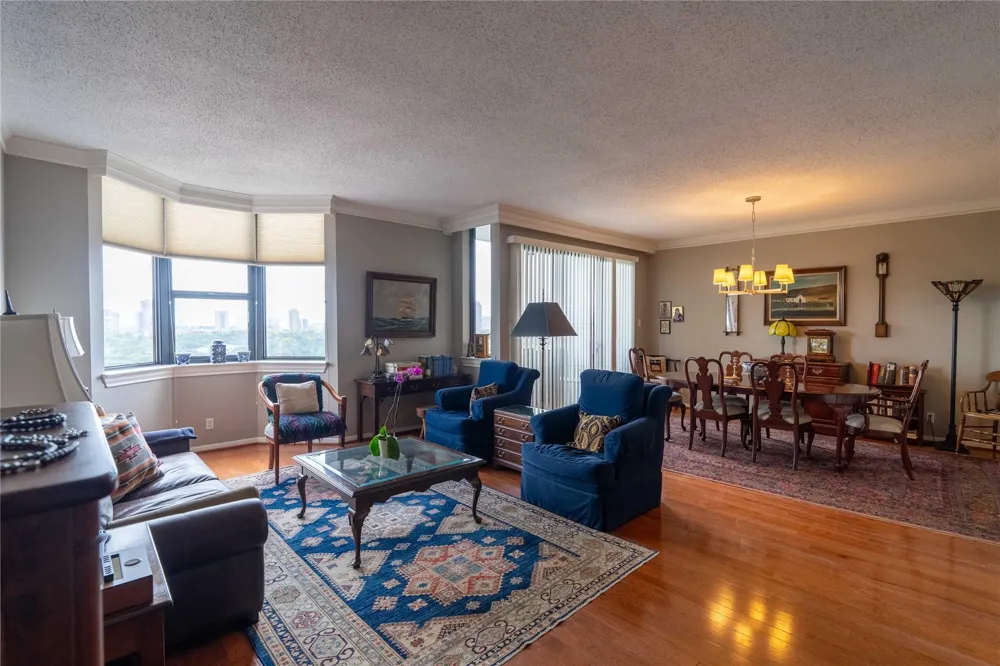 651 Bering Drive #1301 Houston, TX 77057