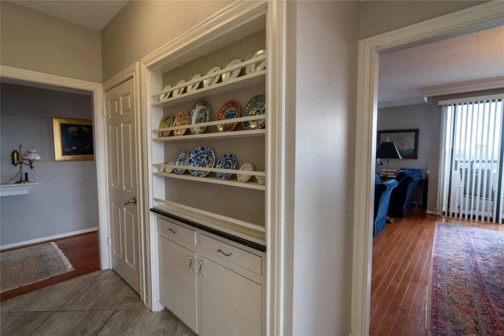 651 Bering Drive #1301 Houston, TX 77057