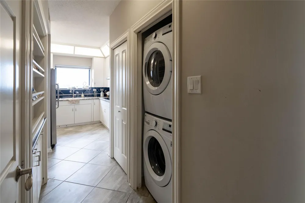651 Bering Drive #1301 Houston, TX 77057