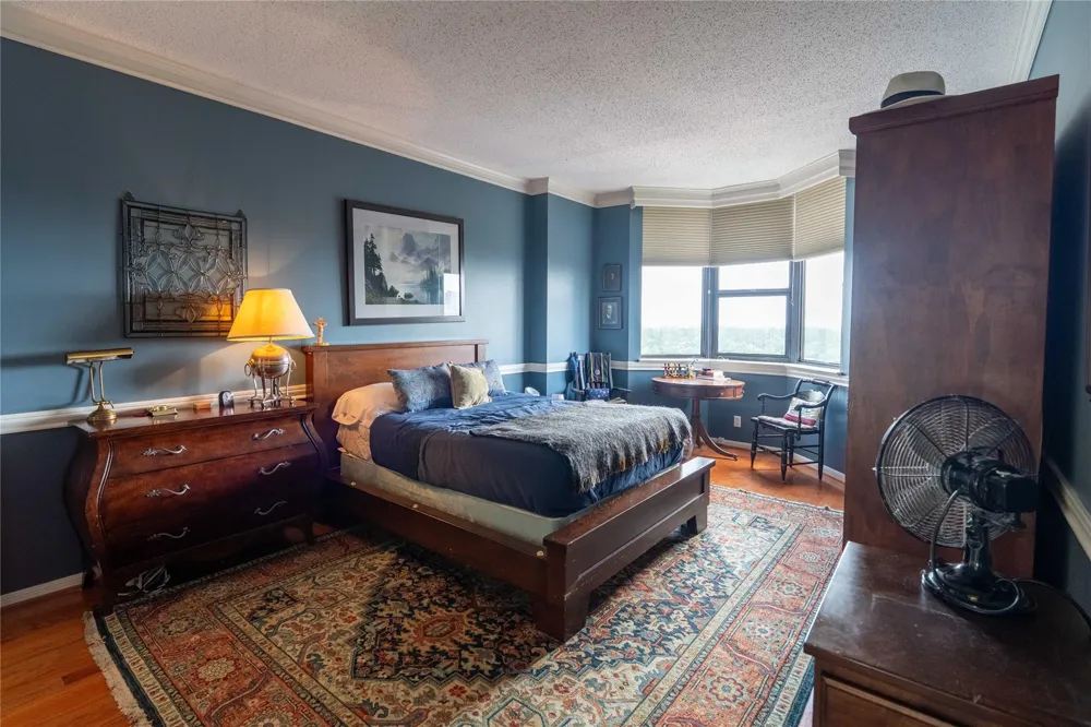 651 Bering Drive #1301 Houston, TX 77057