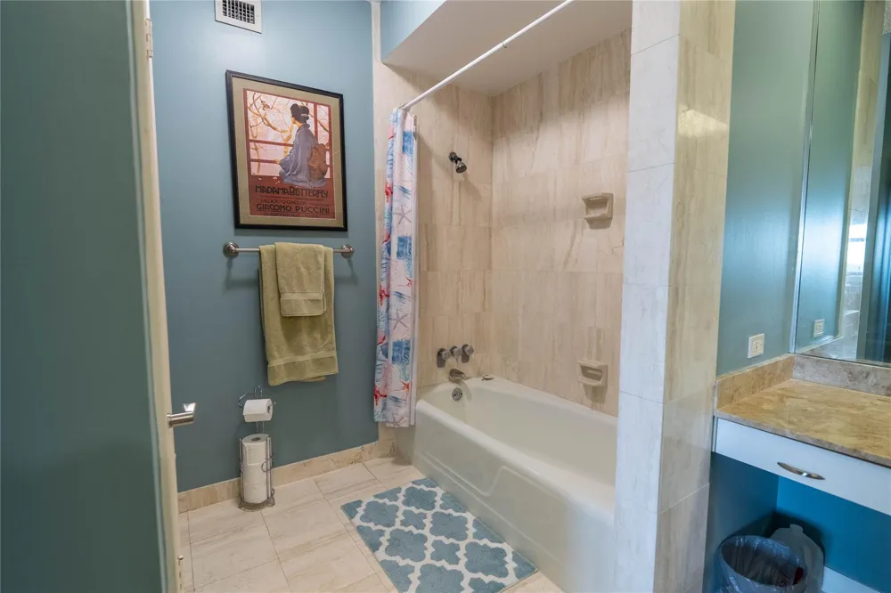 651 Bering Drive #1301 Houston, TX 77057
