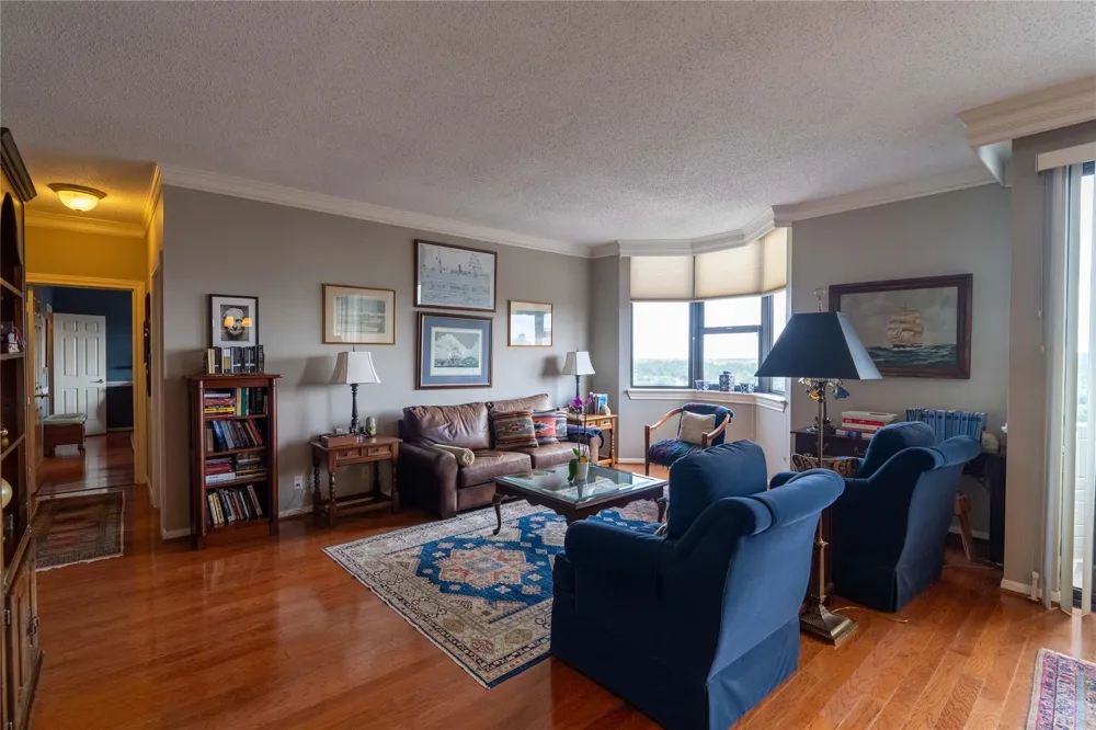 651 Bering Drive #1301 Houston, TX 77057
