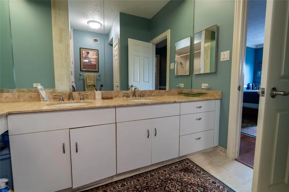 651 Bering Drive #1301 Houston, TX 77057