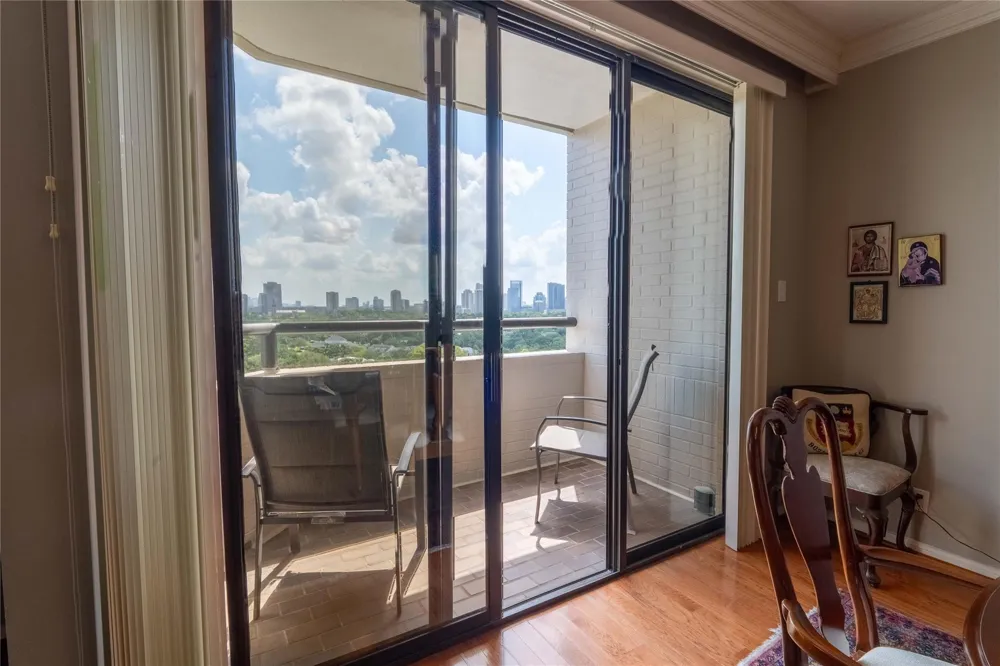 651 Bering Drive #1301 Houston, TX 77057
