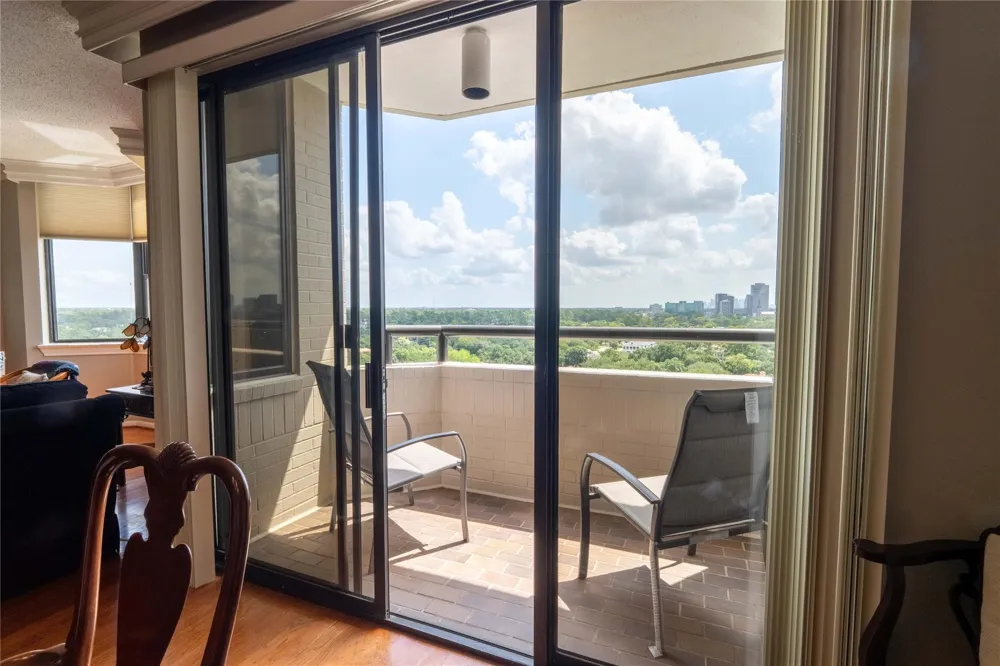 651 Bering Drive #1301 Houston, TX 77057