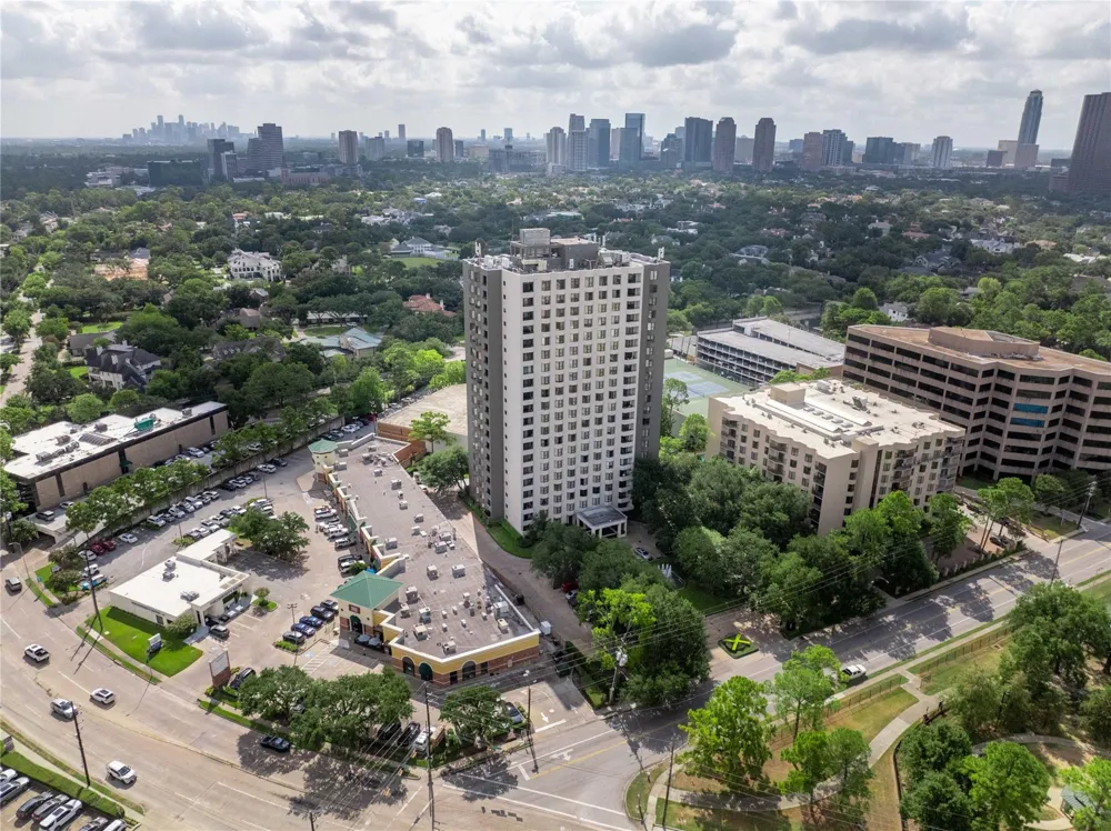651 Bering Drive #1301 Houston, TX 77057