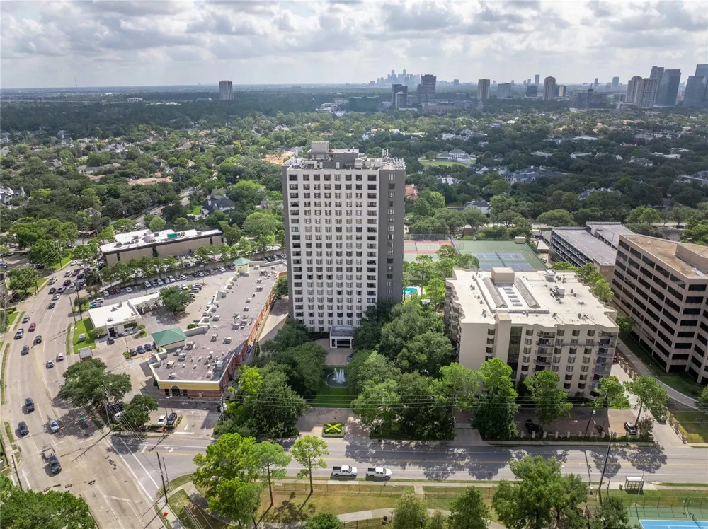 651 Bering Drive #1301 Houston, TX 77057