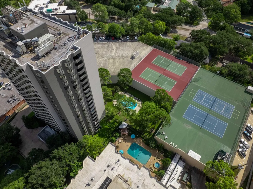 651 Bering Drive #1301 Houston, TX 77057