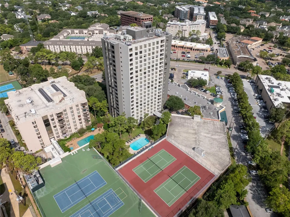 651 Bering Drive #1301 Houston, TX 77057