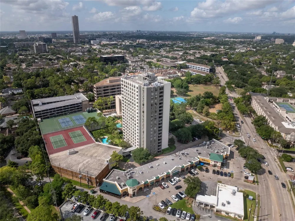 651 Bering Drive #1301 Houston, TX 77057