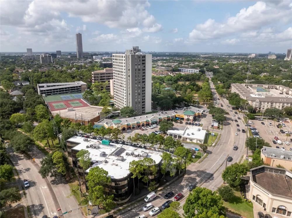 651 Bering Drive #1301 Houston, TX 77057