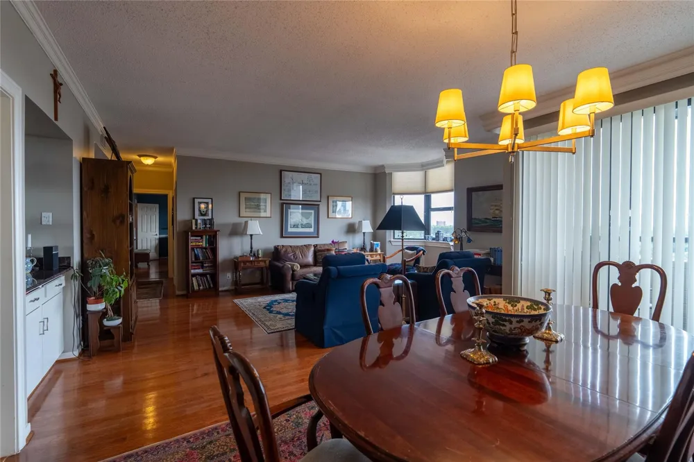 651 Bering Drive #1301 Houston, TX 77057