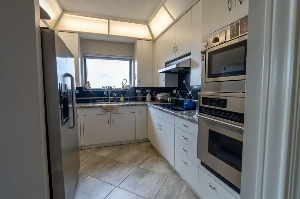 651 Bering Drive #1301 Houston, TX 77057
