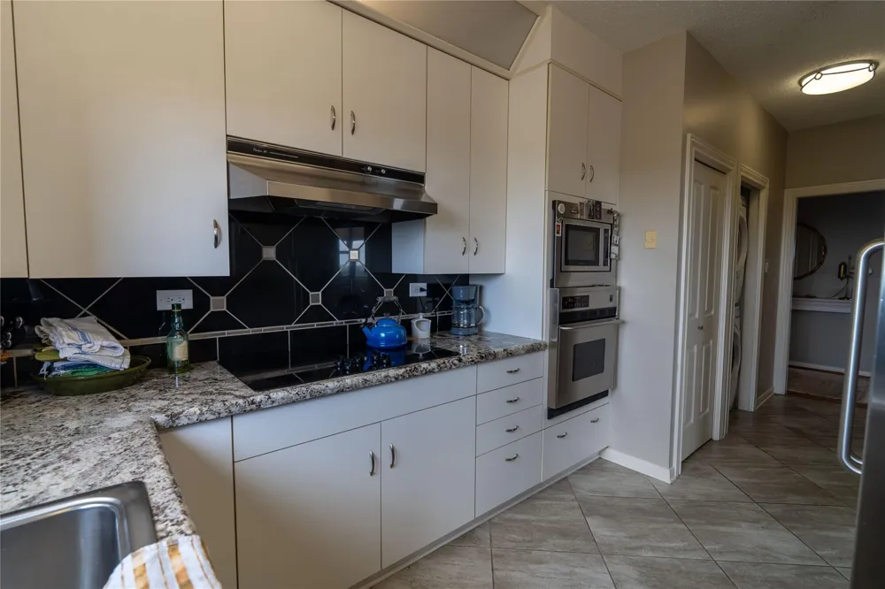 651 Bering Drive #1301 Houston, TX 77057
