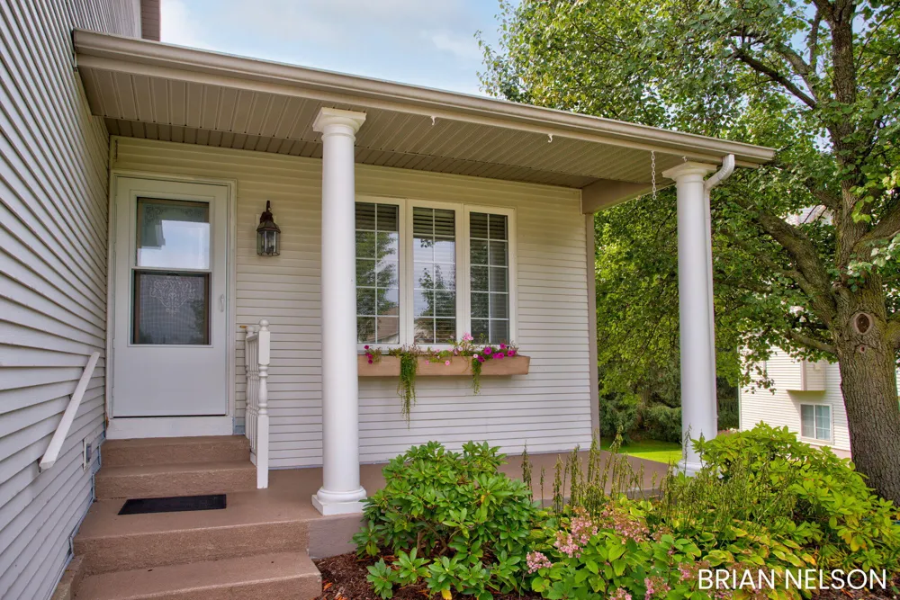 14462 Twin Oaks Street Holland, MI 49424