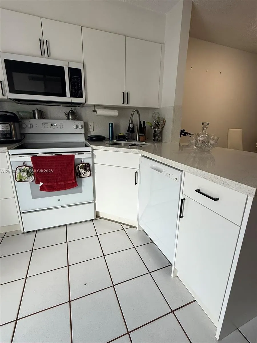 5420 W 21st Ct #211 Hialeah, FL 33016