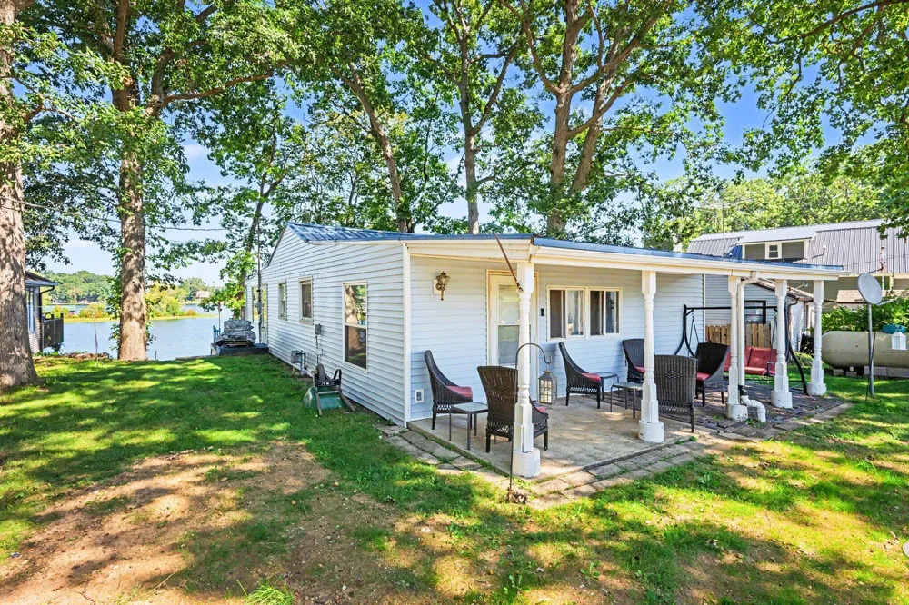 48164 70th Avenue Decatur, MI 49045