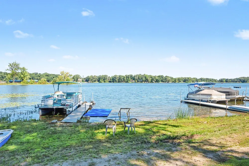 48164 70th Avenue Decatur, MI 49045