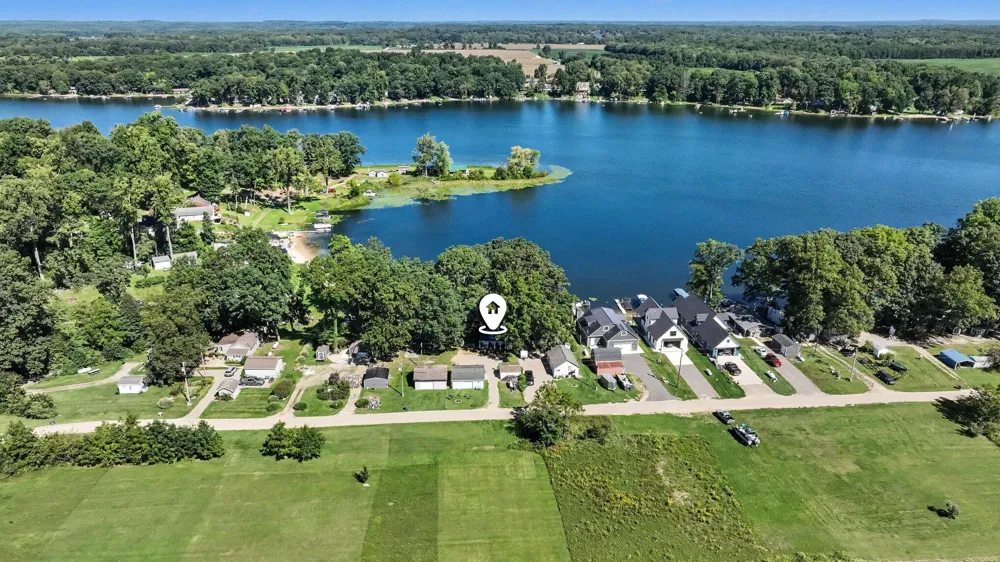 48164 70th Avenue Decatur, MI 49045