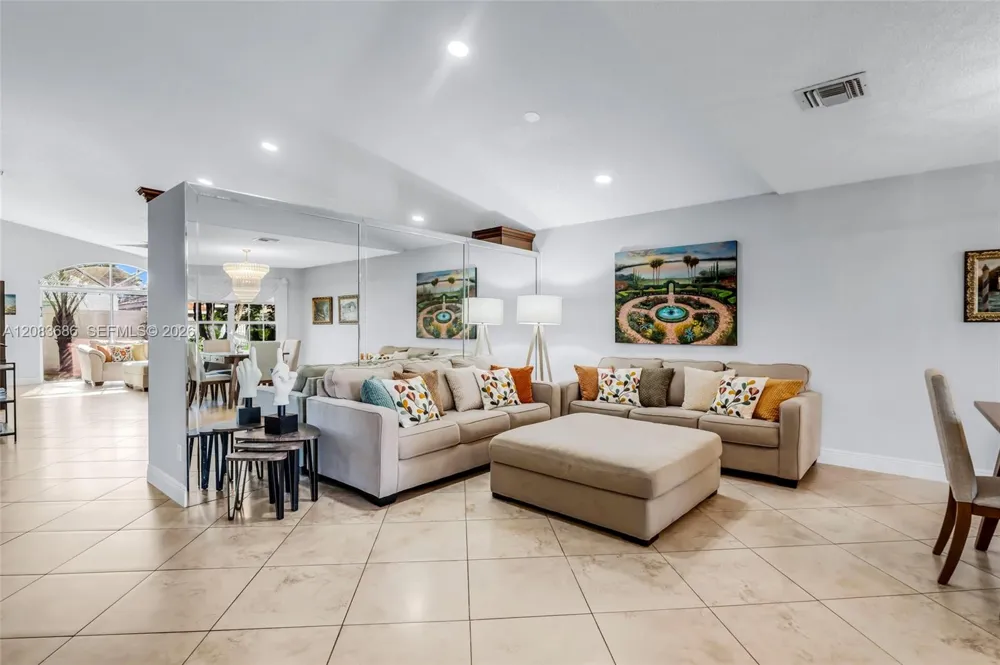 1387 SW 181st Ave Pembroke Pines, FL 33029