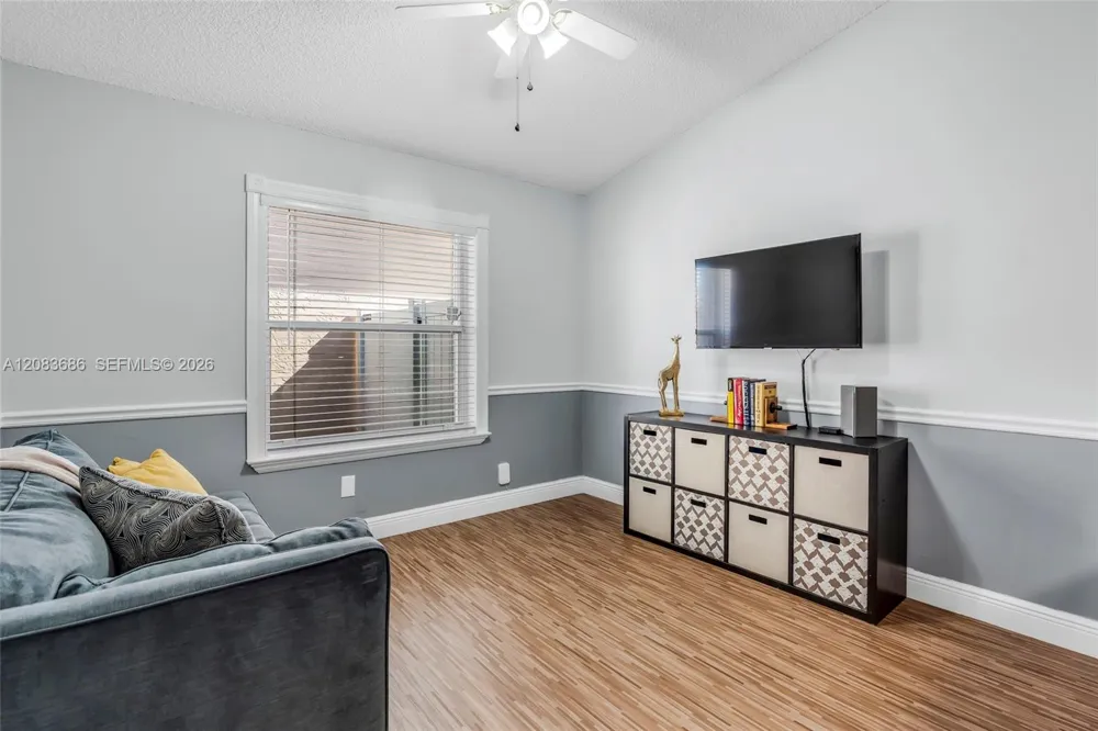 1387 SW 181st Ave Pembroke Pines, FL 33029